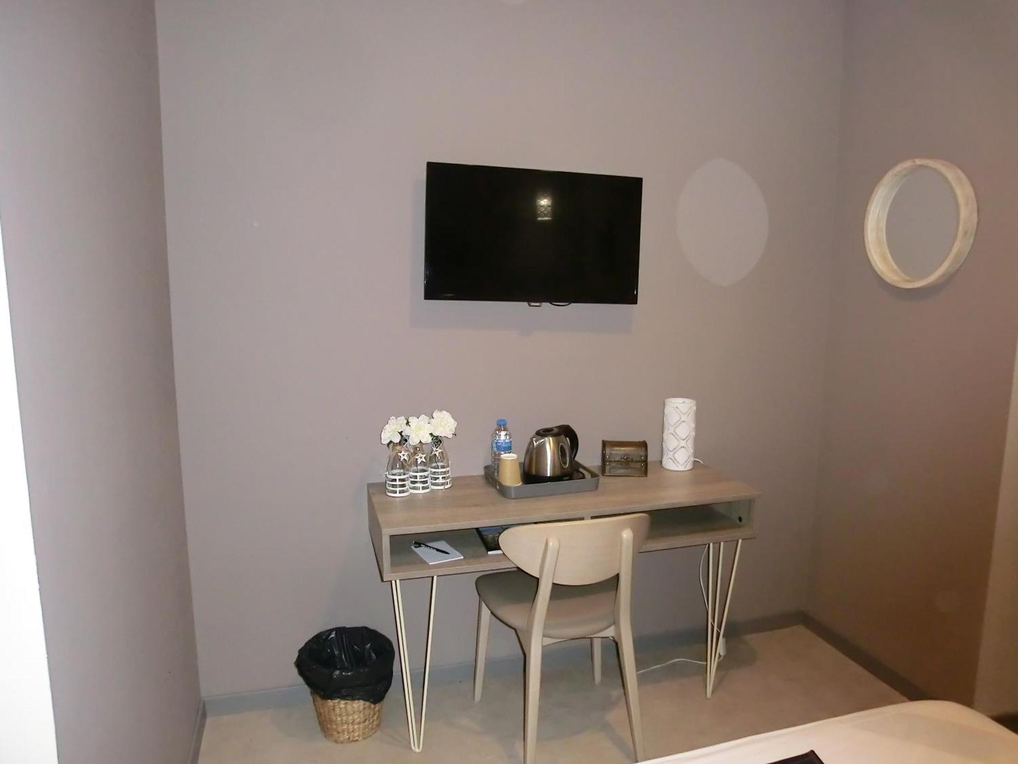 Hotel Sur Le Quai Port Vendres Rom bilde