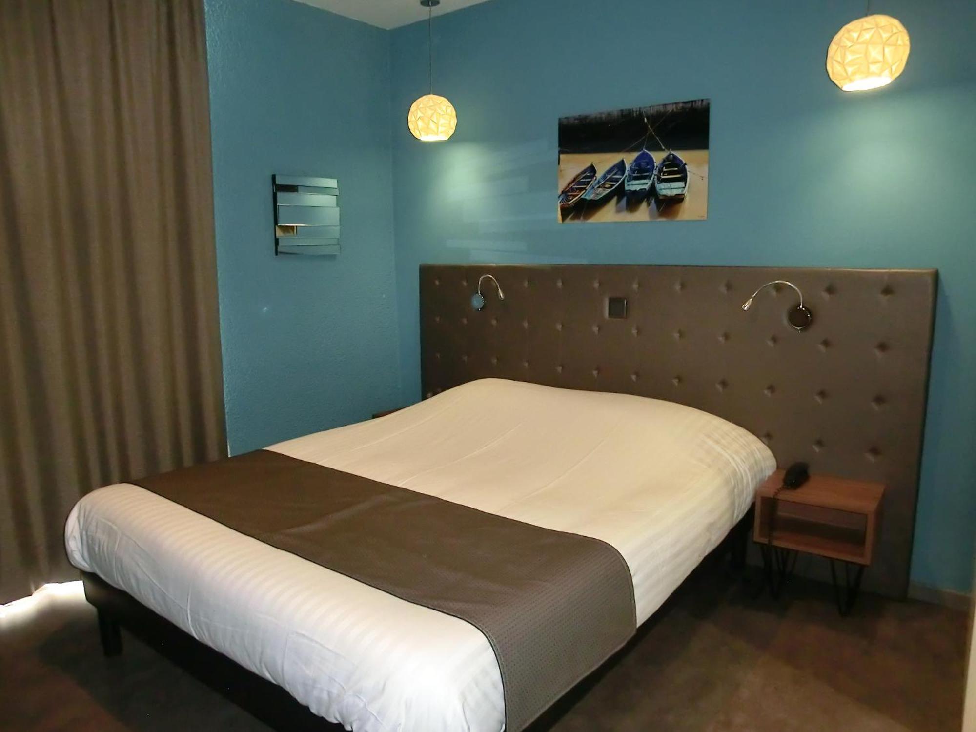 Hotel Sur Le Quai Port Vendres Rom bilde