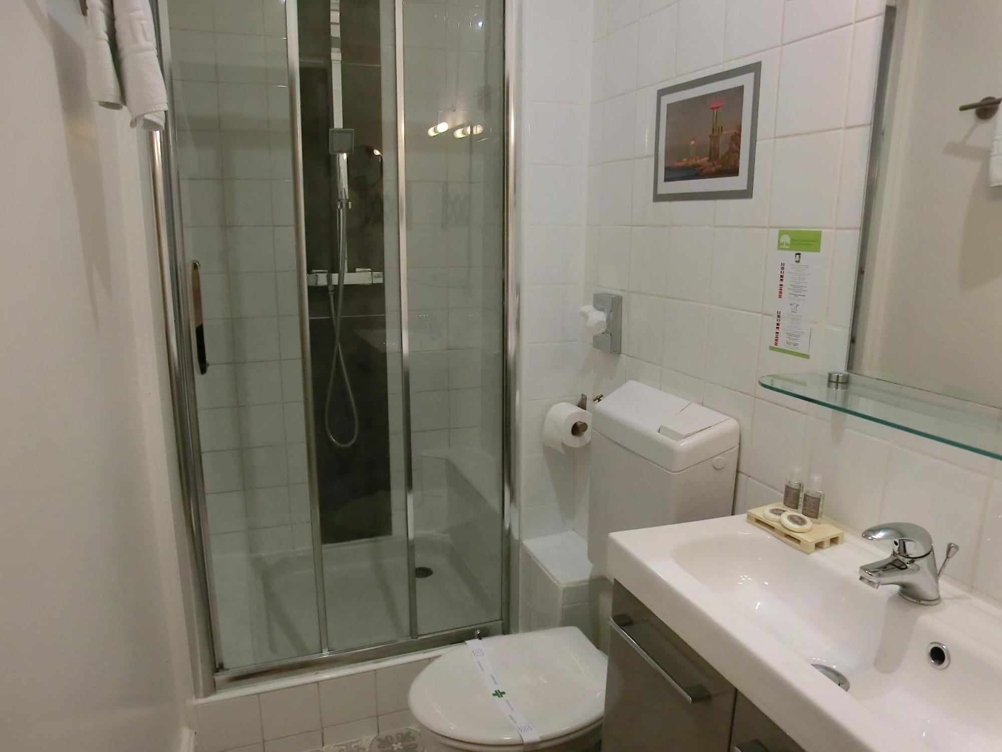 Hotel Sur Le Quai Port Vendres Rom bilde